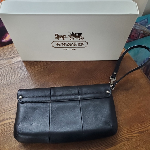 Coach clutch perfect condition - Picture 2 of 4